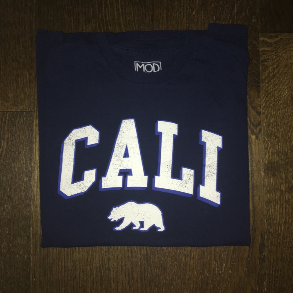 🌼 3/$6 “Cali” T-Shirt